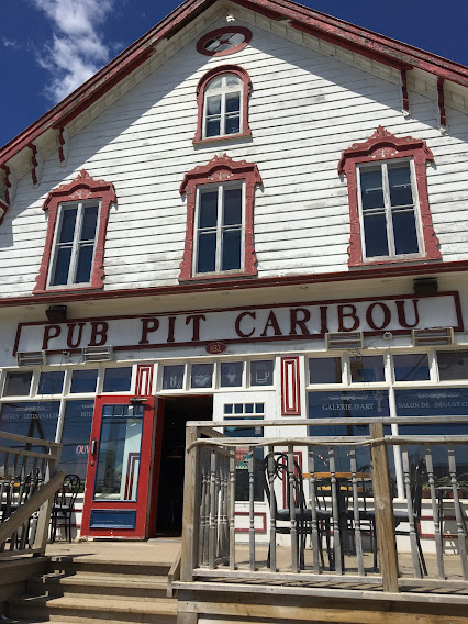road trip Gaspésie pub pit caribou